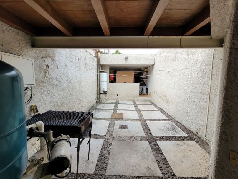 Se vende hermosa casa a precio de terreno en Villa Universitaria