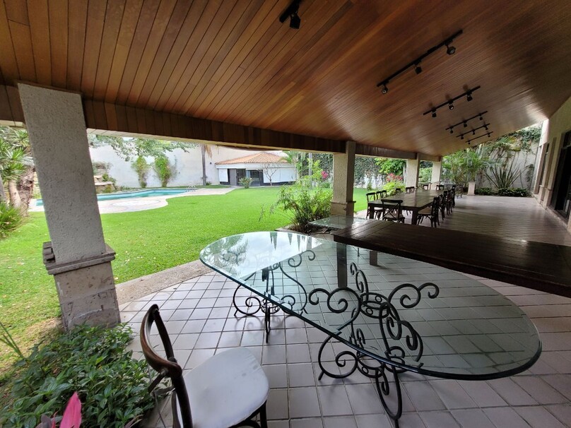 Se vende hermosa casa a precio de terreno en Villa Universitaria