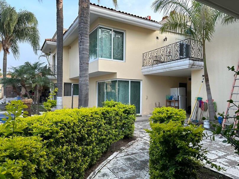 Se vende hermosa casa por carretera Tesistan y Base Aerea