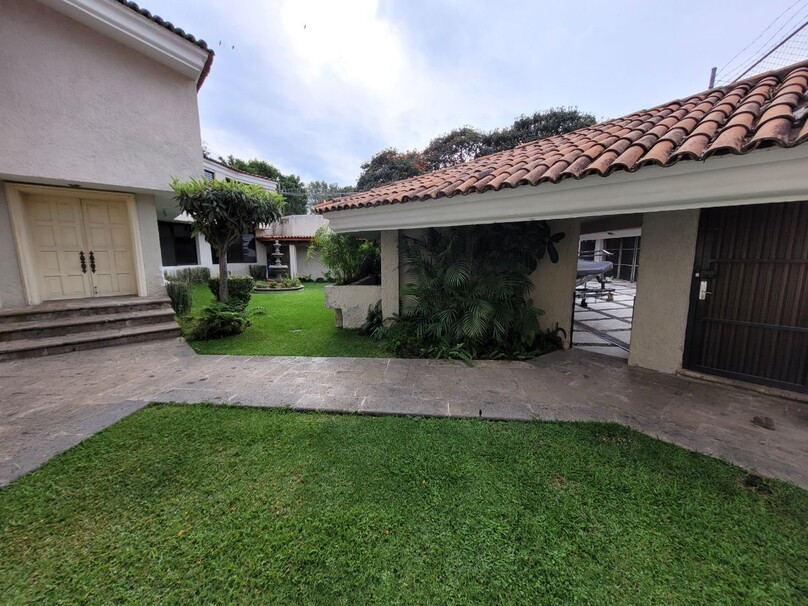 Se vende hermosa casa a precio de terreno en Villa Universitaria