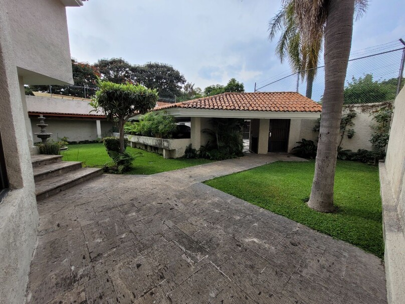 Se vende hermosa casa a precio de terreno en Villa Universitaria