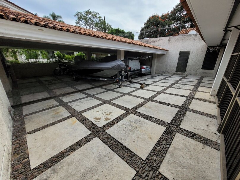 Se vende hermosa casa a precio de terreno en Villa Universitaria